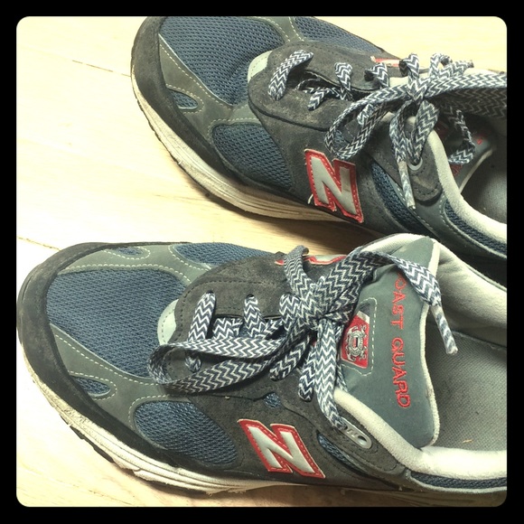 New Balance Shoes - 993 Limited edition Coast Navy blue chevron laces